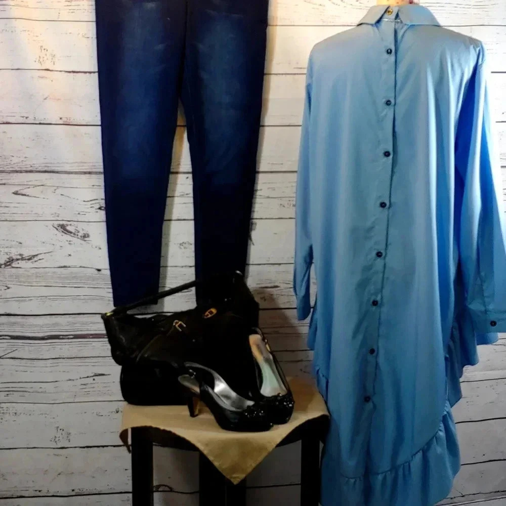 Women's Blouse - Picture 4 of 9